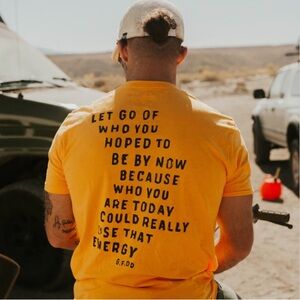 Go Fast Don’t Die Yellow T-Shirt Tee Mens Small Let Go For Dear Life